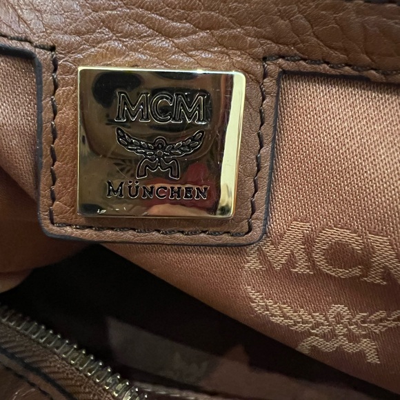 ⭐️MCM Soft Leather Handbag - Picture 10 of 15